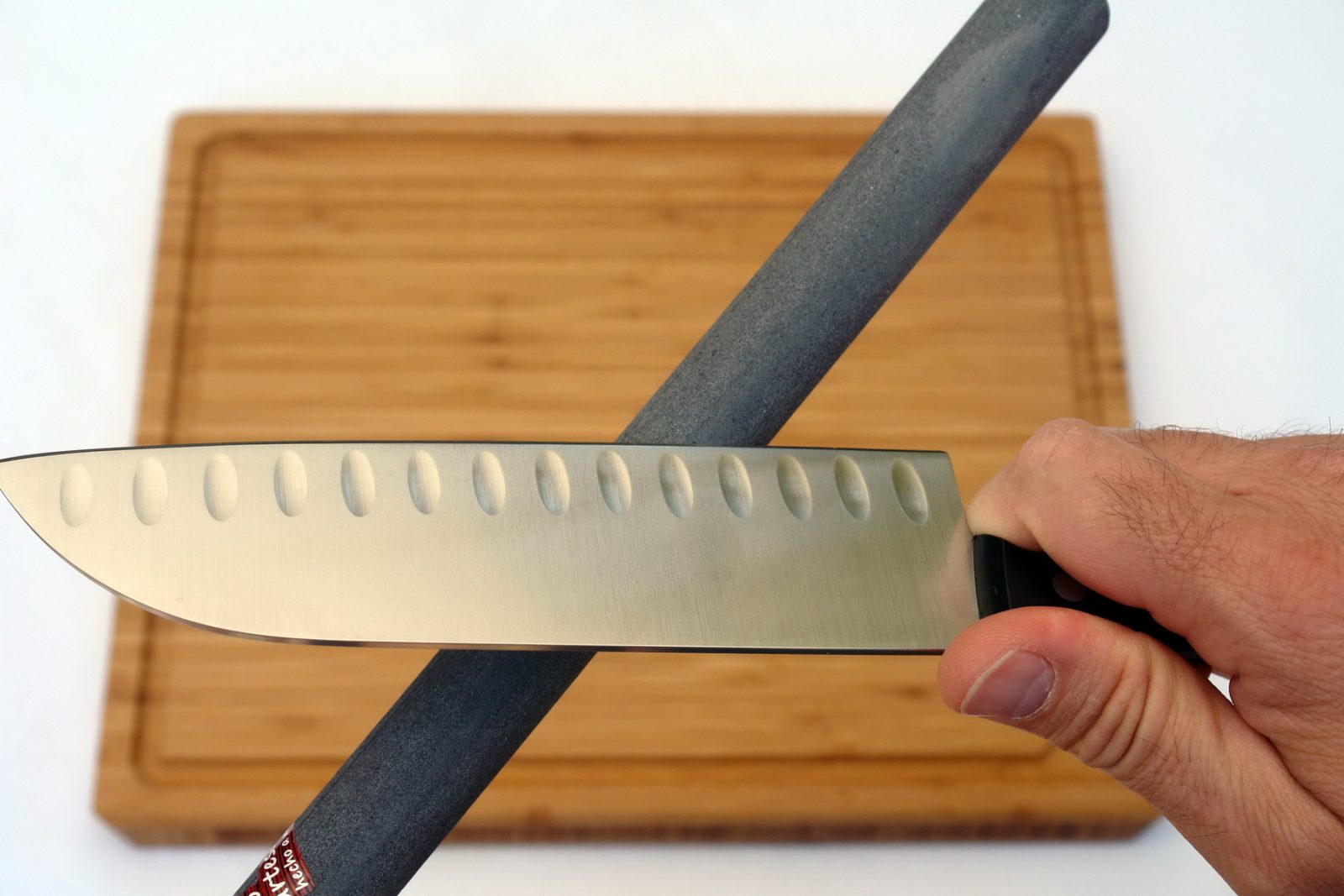 Cómo afilar un cuchillo en casa y que quede como nuevo en pocos