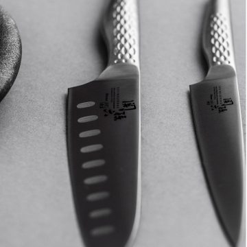 Detalle del filo alveolado de un cuchillo KAI Shoso – Cuchillalia.com