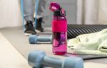 Haciendo deporte hidratados con una botella rosa de tritán de Zwilling - Cuchillalia.com