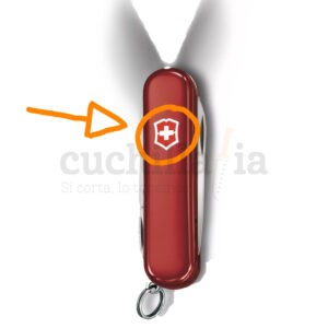 Botón pulsador para encender led en multiusos Victorinox de 58 mm - A.6249 - Cuchillalia.com