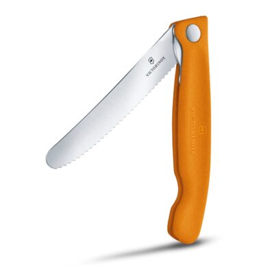 Cuchillo plegable Victorinox Swiss Classic, con hoja dentada y mango naranja - Cuchillalia.com