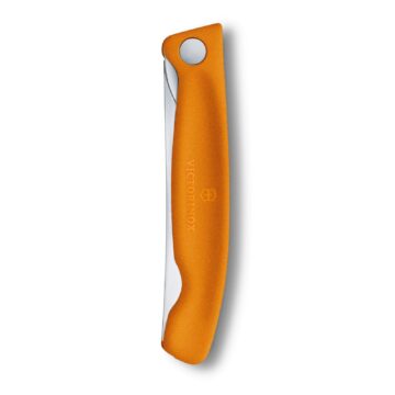 Anverso del cuchillo plegable Victorinox Swiss Classic, con hoja dentada y mango naranja – Cerrado – Cuchillalia.com