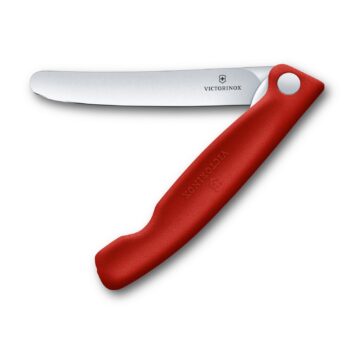 Cuchillo plegable Victorinox Swiss Classic, con hoja lisa y mango rojo – Semi abierto – Cuchillalia.com