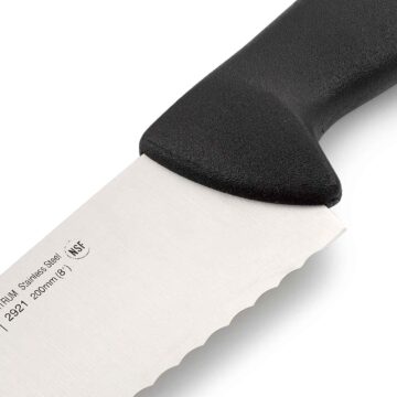 Detalle del cuchillo cocinero dentado de 20 cm con mango negro Arcos 292115 – Cuchillalia.com